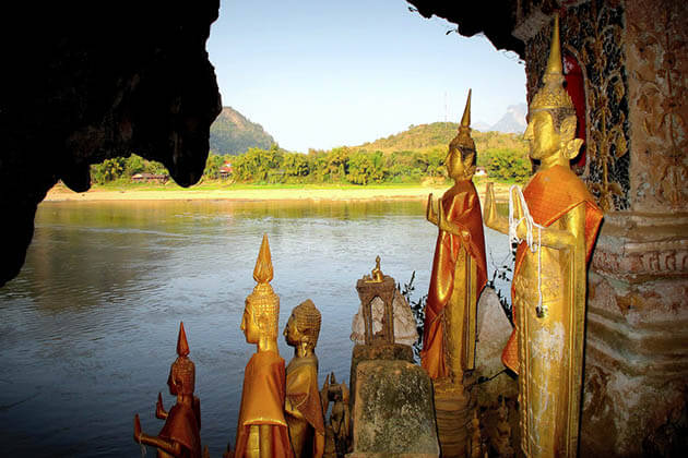 Pak-Ou-Caves,tour in Laos 